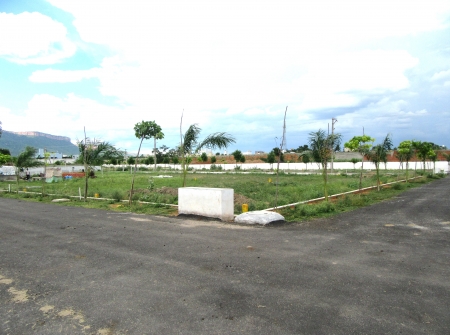 4) Li Id 232 - Compound Wall.JPG